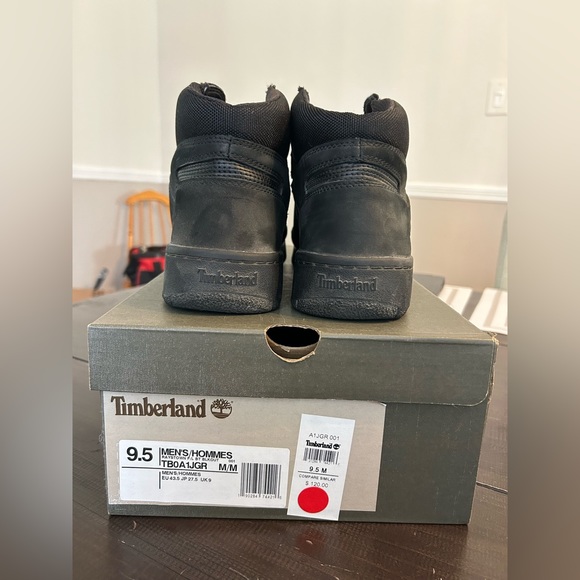Timberland shoes Size 9.5 - Picture 3 of 3